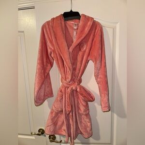Robe Short cozy soft plush Victoria’s Secret size xsmall/small pink💗✨🎀